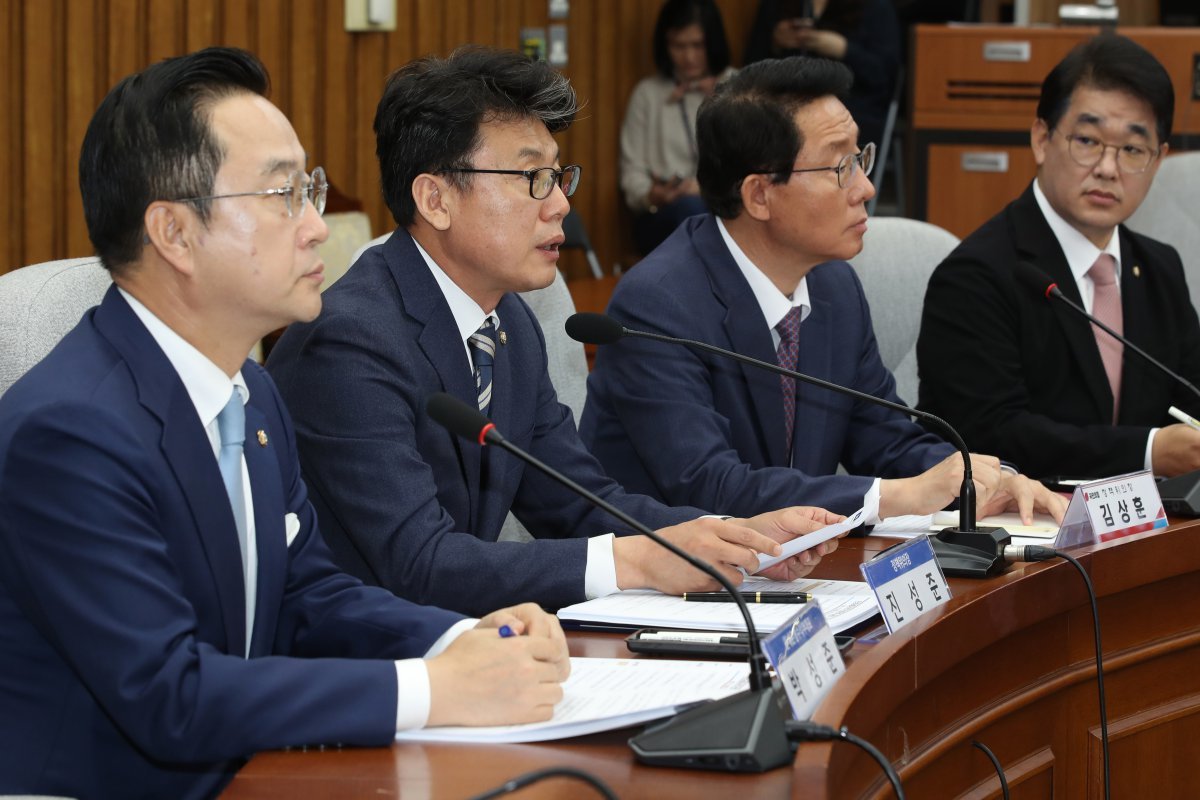 진성준 더불어민주당 정책위의장이 28일 오전 서울 여의도 국회에서 열린 민생·공통공약추진협의회 출범식에서 발언하고 있다.2024.10.28/뉴스1