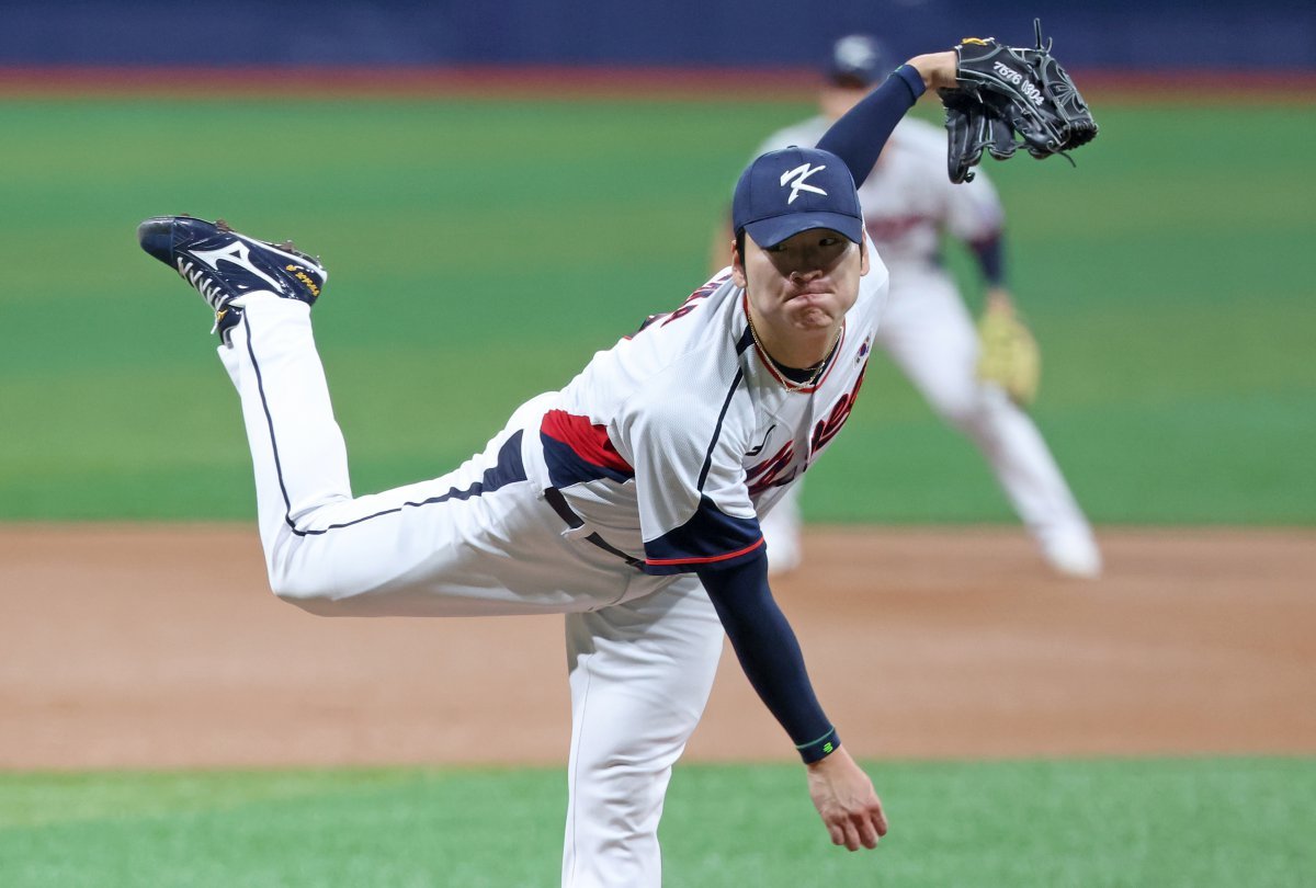 1일 서울 구로구 고척스카이돔에서 열린 2024 WBSC 프리미어12 한국 야구대표팀과 쿠바의 1차 평가전, 1회초 한국 선발 곽빈이 역투하고 있다. 2024.11.01. 뉴시스