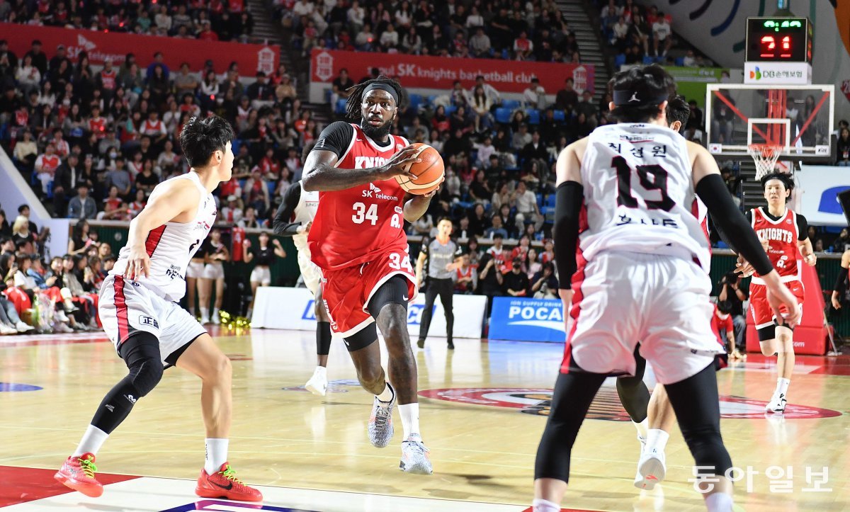 기회만 나면 앞뒤 안보고 속공을 주도하고 있는 자밀 워니(가운데). KBL 제공