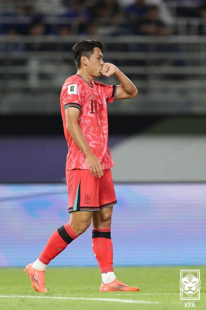 Oh Se-hoon is celebrating after scoring the opening goal in the 5th match of Group B of the 2026 North and Central America World Cup Asian 3rd qualifying round against Kuwait, which ended on the 15th. Provided by Korea Football Association