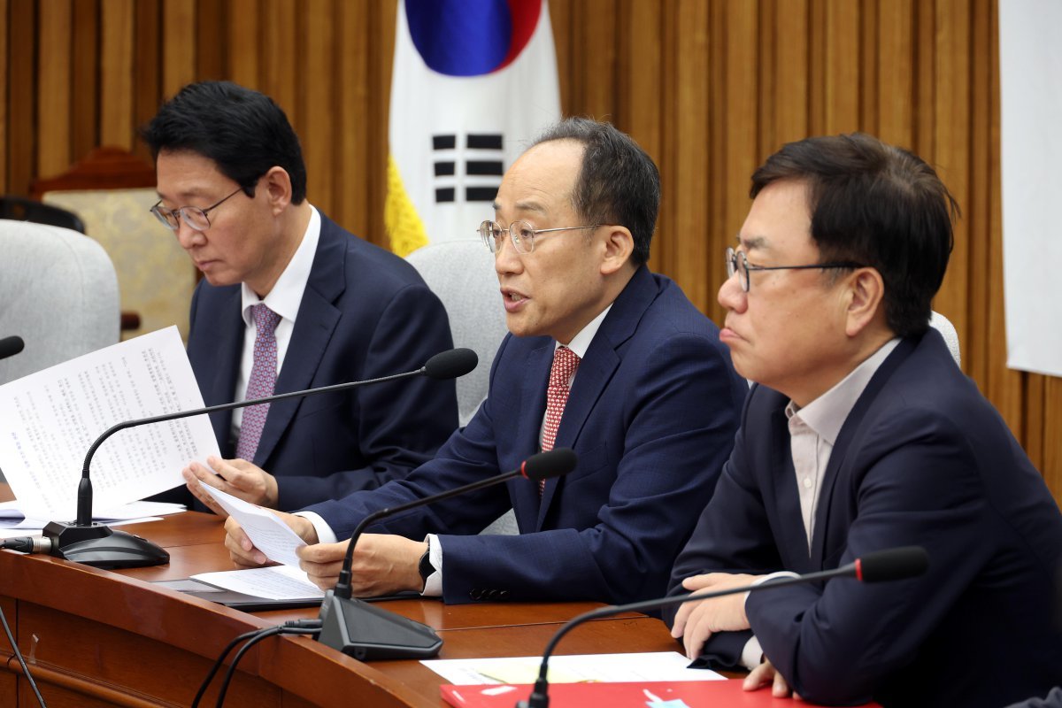 추경호 국민의힘 원내대표가 15일 오전 서울 여의도 국회에서 열린 원내대책회의에서 발언을 하고 있다. 2024.11.15. 뉴시스