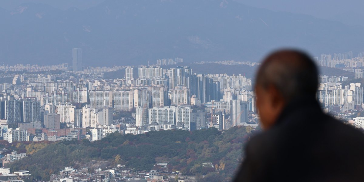 서울 남산에서 바라본 도심 아파트. 2024.11.12 뉴스1