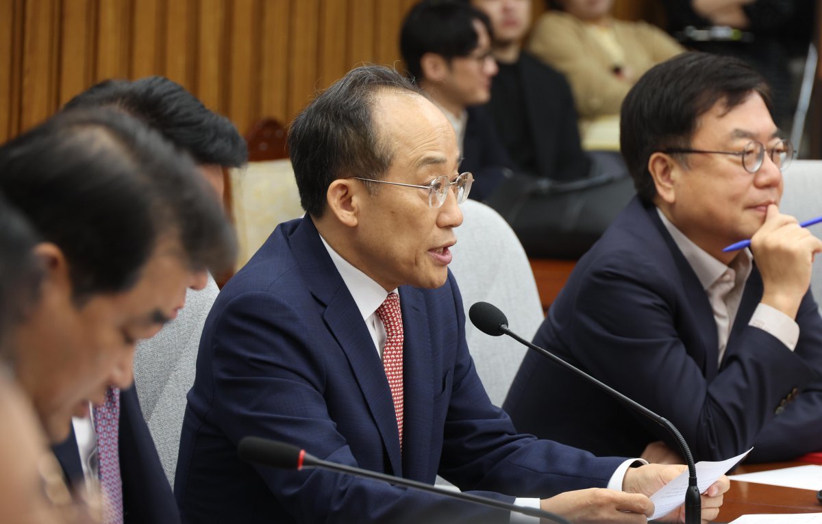 추경호 국민의힘 원내대표가 15일 오전 서울 여의도 국회에서 열린 원내대책회의에서 발언을 하고 있다. 2024.11.15. 뉴시스