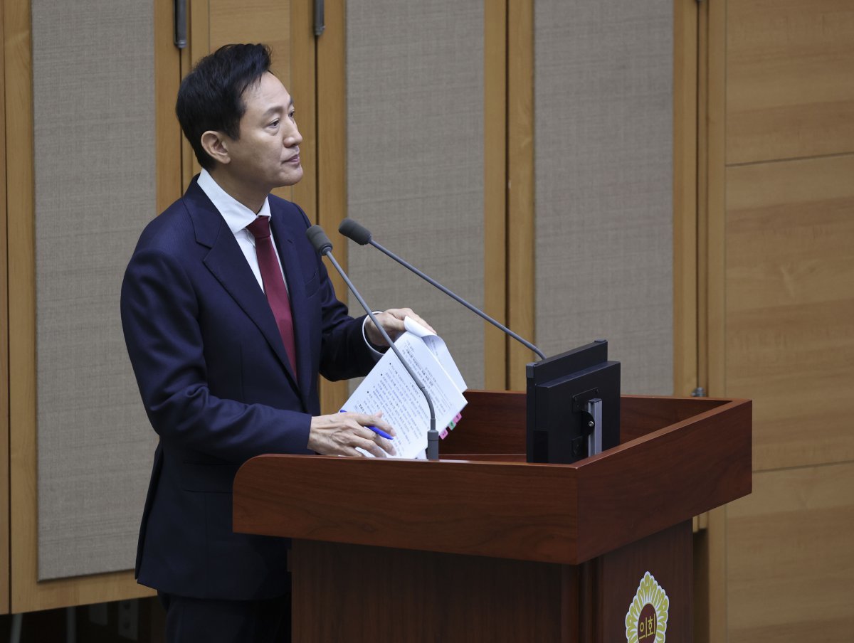 오세훈 서울시장이 18일 서울 중구 서울시의회에서 열린 제327회 정례회 제2차 본회의에서 발언하고 있다. 2024.11.18. 뉴시스