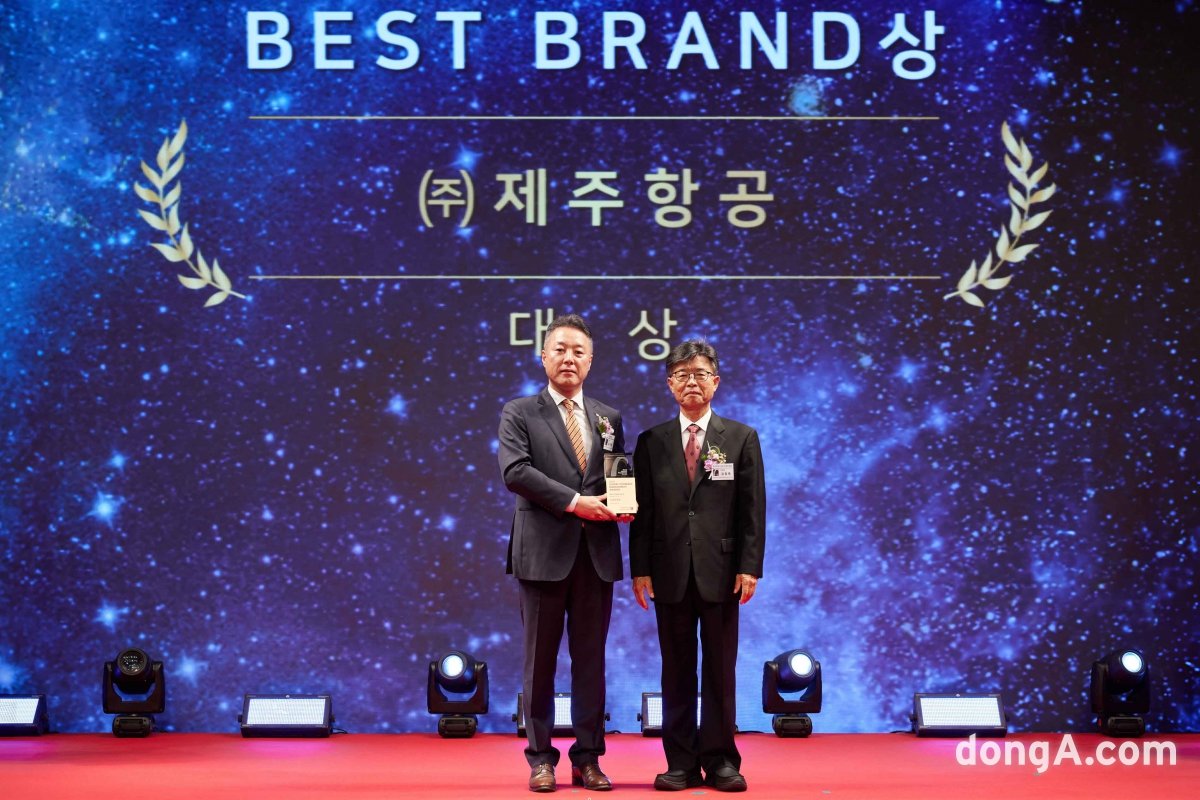 제주항공은 21일 한국경영인증원(KMR)이 주관한 제23회 글로벌스탠더드경영대상(Global Standard Management Awards)에서 ‘베스트 브랜드상(BEST BRAND)’을 수상했다.