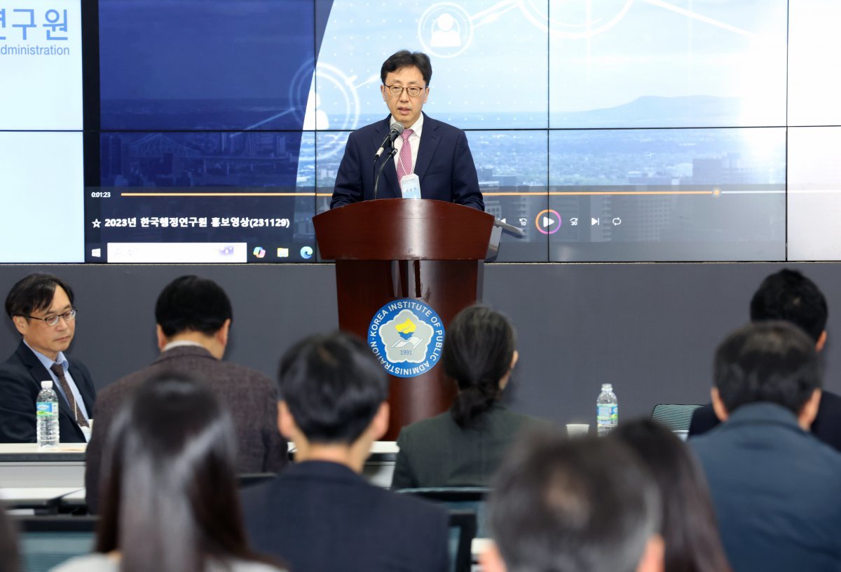 연원정 인사혁신처장이 15일 서울 은평구 한국행정연구원에서 열린 ‘2024년 한국인사행정학회 추계 공동학술대회’에서 축사하고 있다. (인사혁신처 제공) 2024.11.15/뉴스1