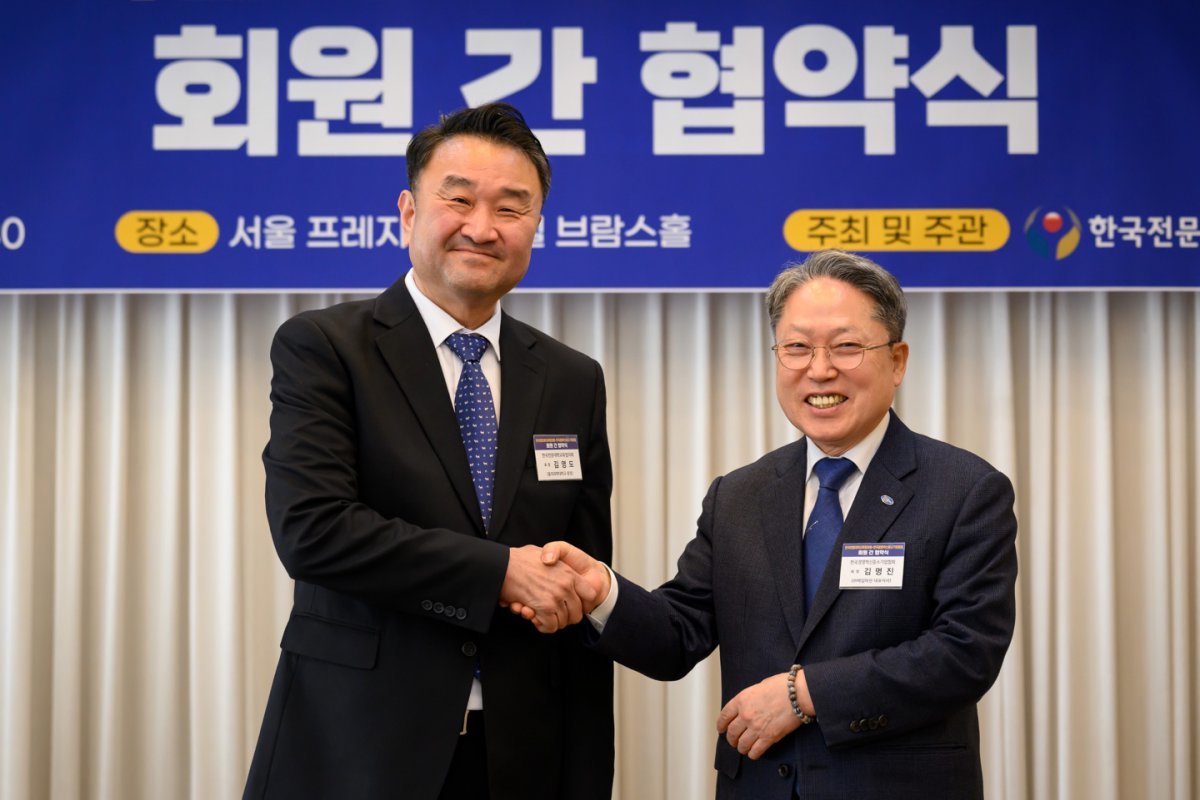 한국전문대학교육협의회와 한국경영혁신중소기업협회가 25일 협약식을 개최했다. 전문대교협 제공