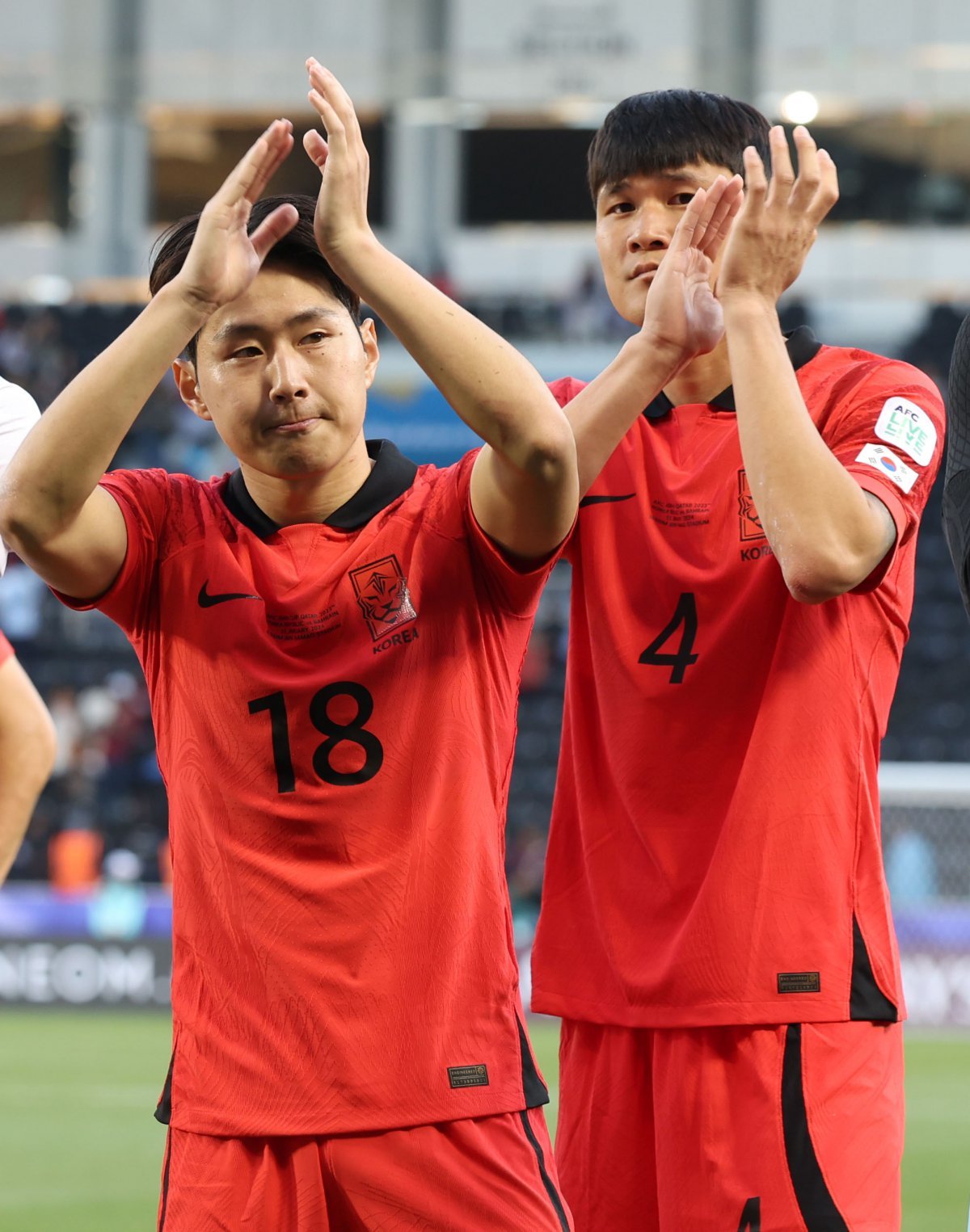 대한민국 축구대표팀 이강인과 김민재. 뉴스1