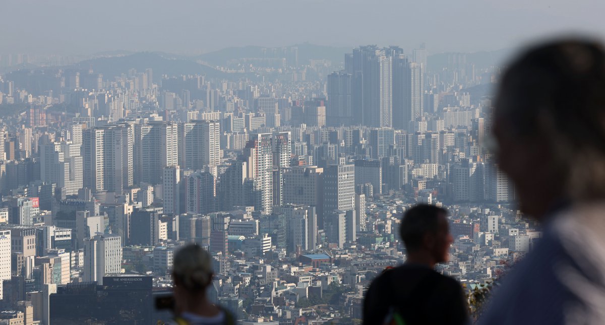 31일 서울 용산구 남산에서 바라본 아파트 모습. 2024.10.31 뉴시스