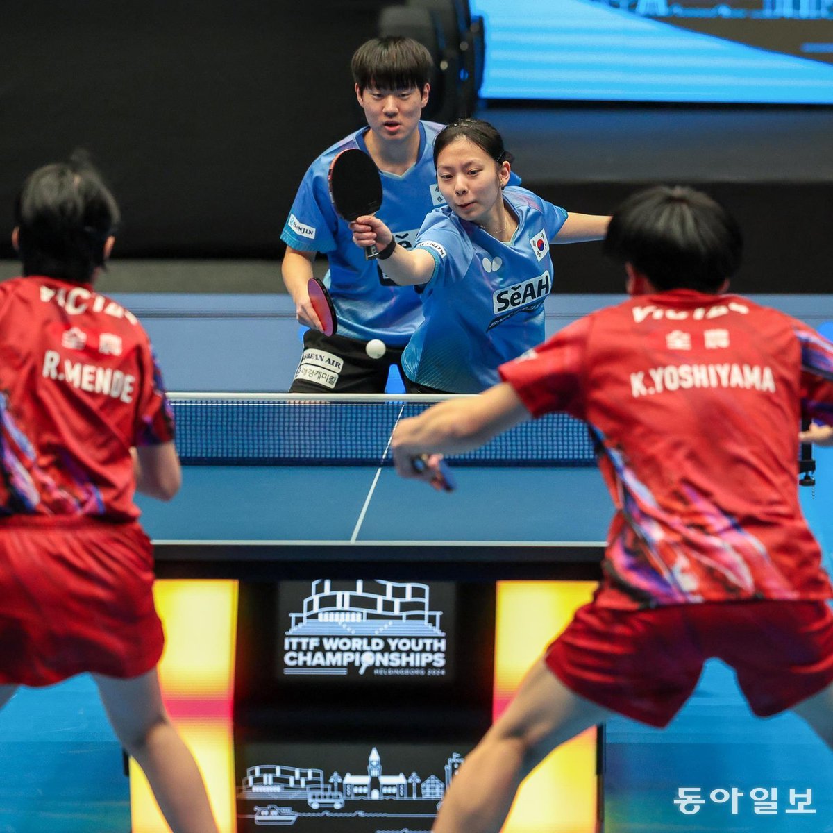 오준성-박가현 조가 2024 국제탁구연맹(ITTF) 세계청소년선수권대회 19세 이하부 준결승 경기를 치르고 있다. 사진 출처 ITTF 소셜미디어