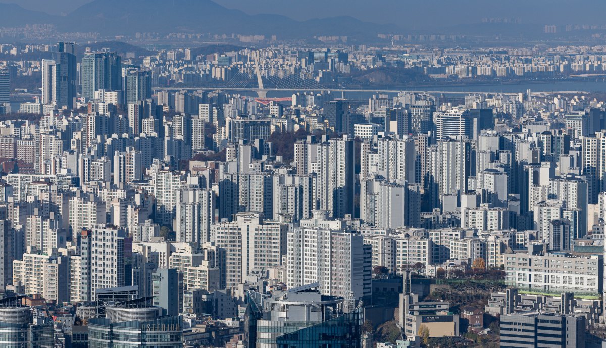 이달 25일 서울 남산에서 바라본 아파트 단지의 모습. 뉴스1