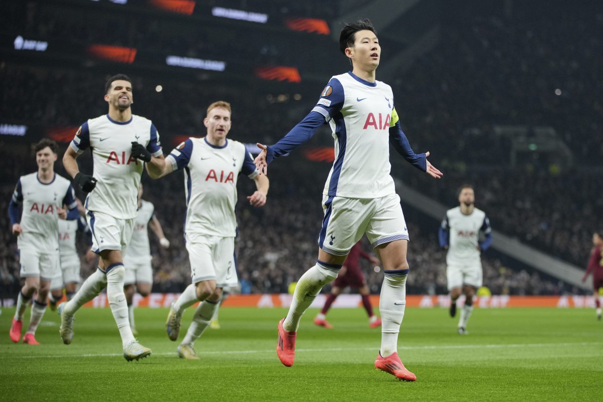 Here are some SEO-friendly titles for your article about Son Heung-min’s goal, ranked in order of potential Google search visibility:
High-Impact Titles:

Son Heung-min Scores Penalty, Spurs Draw Roma in Europa League Thriller (Targets multiple keywords: Son Heung-min, penalty, Spurs, Roma, Europa League)
Son Heung-min Breaks Goal Drought, Spurs Held by Roma (Emphasis on Son’s return to scoring)
Europa League: Son Heung-min’s Penalty Rescues Draw for Tottenham Against Roma (More detailed, including competition and opponent)

Strong, But More Specific Titles:

Son Heung-min Scores First Europa League Goal in Two Years (Highlights the significance of the goal)

Son Heung-min’s Penalty Not Enough: Spurs Draw Roma 2-2 (Focuses on the match result)
Tips for Optimization:



Keywords: Use relevant keywords like "Son Heung-min," "Tottenham," "Roma," "Europa League," "penalty," "goal."
Specificity: Be specific about the event (Europa League match, penalty goal).
Urgency/Excitement:  Words like "breaks," "thriller," "rescued" can add interest.

Keep it Concise: Aim for titles under 60 characters for optimal display in search results.
Analysis:


The best title will depend on your target audience and the overall tone of your article. However, the titles emphasizing Son Heung-min’s goal and the exciting nature of the match are likely to perform best in search results.