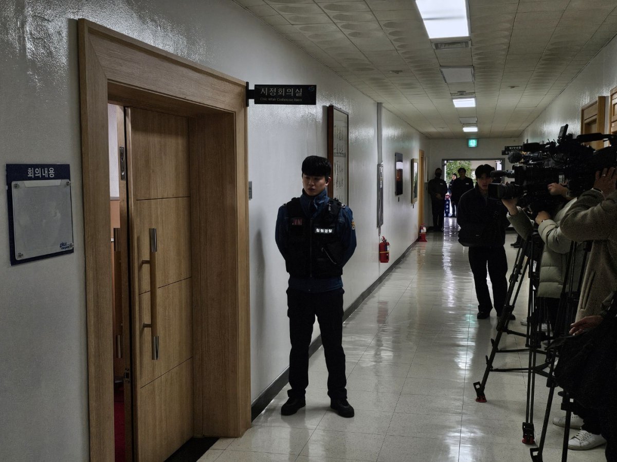 명태균 공천개입‘ 의혹을 수사 중인 검찰이 29일 오전 경남도청과 창원시청에서 압수수색을 벌이고 있다. .2024.11.29. 뉴스1