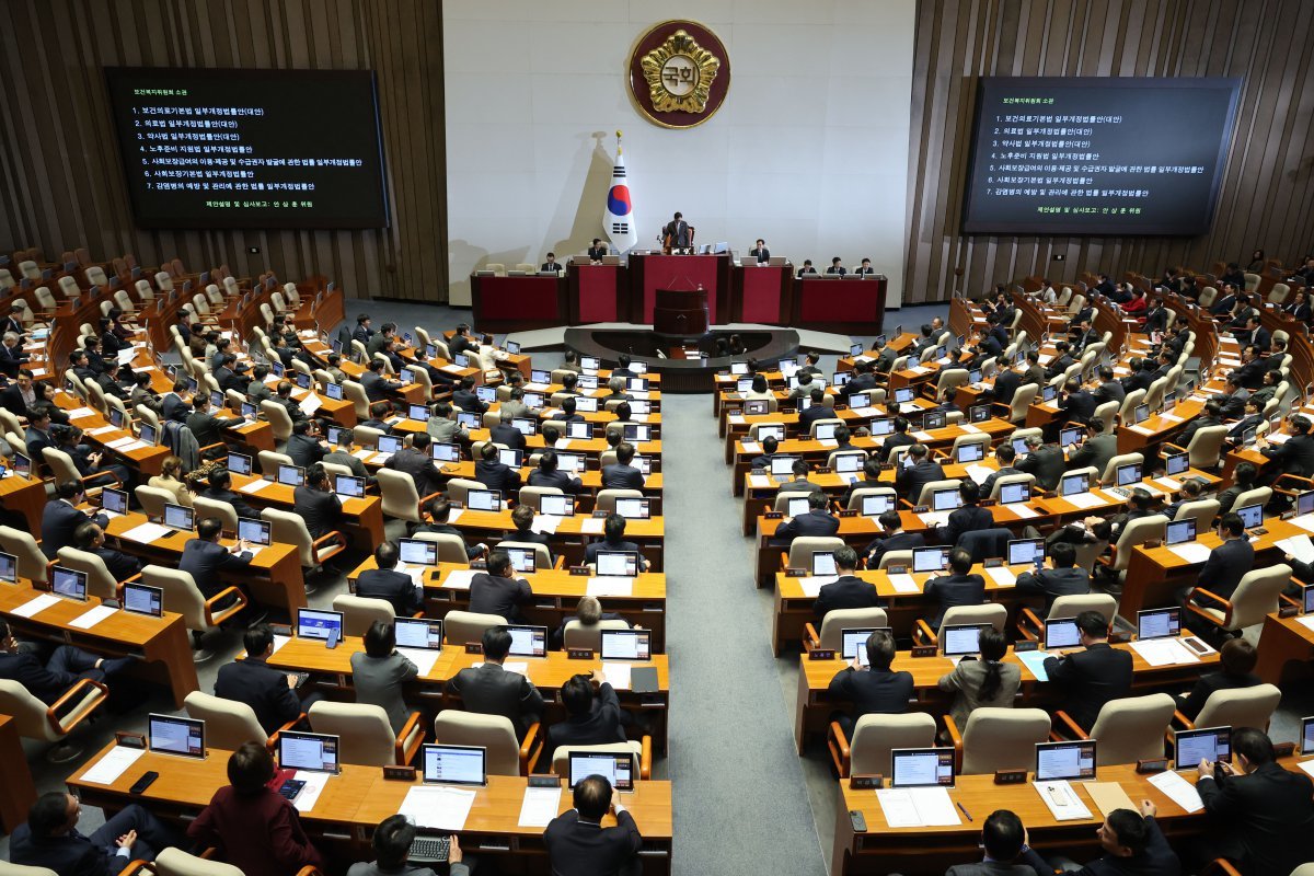 2일 오후 서울 여의도 국회에서 열린 제418회 국회(정기회) 제14차 본회의에서 보건의료기본법 일부개정법률안, 의료법·약사법 일부개정법률안 등이 상정 되고 있다. 2024.12.02. [서울=뉴시스]