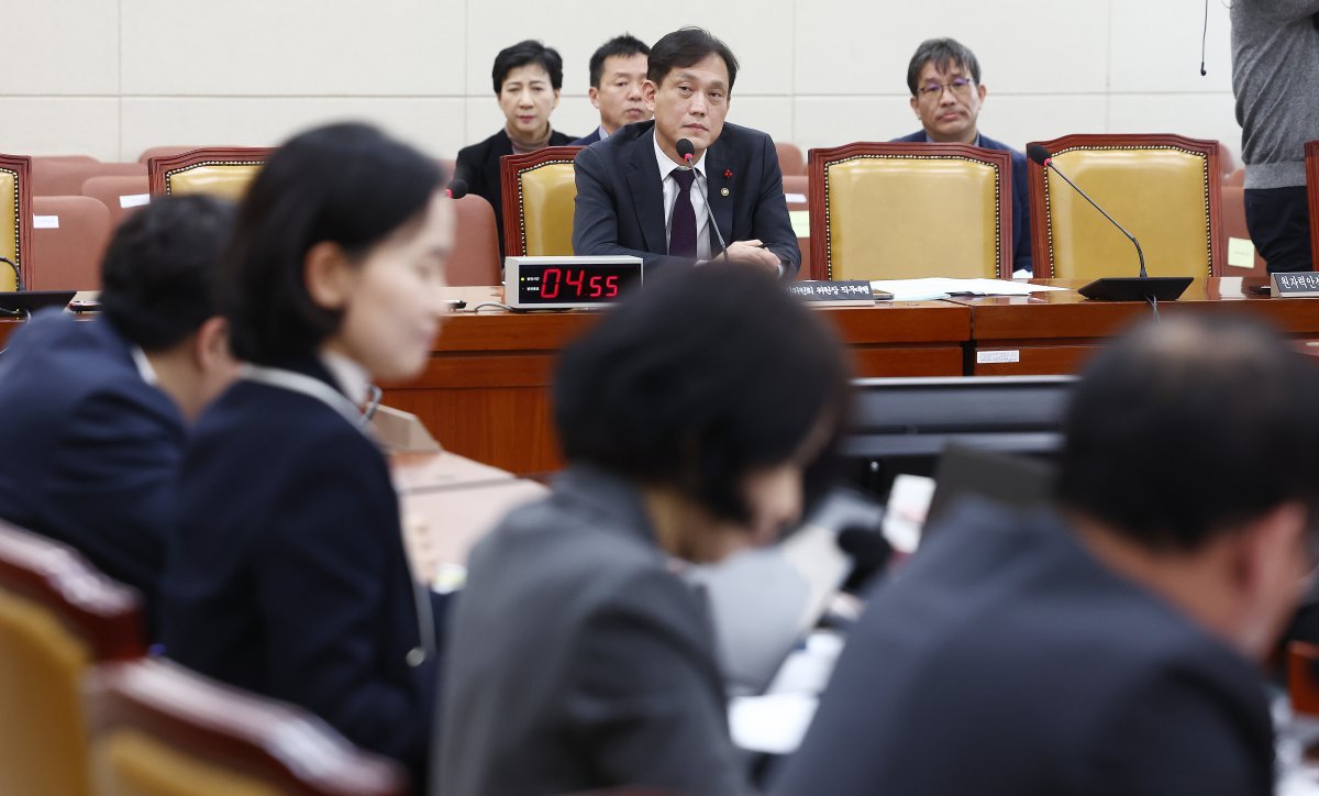 김태규 방송통신위원장 직무대행이 2일 국회에서 열린 과학기술정보방송통신위원회 전체회의에서 의원 질의에 답변하고 있다. 2024.12.2/뉴스1 ⓒ News1