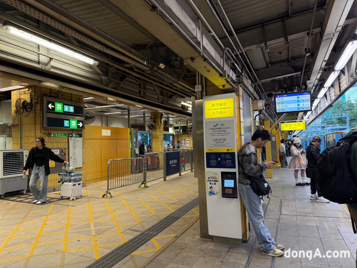 홍콩 지하철을 이용해 로우(LO WU)역으로 이동하면 선전 입국이 가능한 국경에 도착할 수 있다.