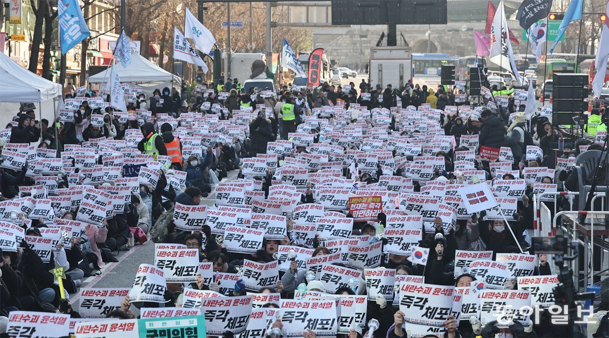 15일 오후 서울 중구 세종대로에서 헌재의 윤석열 대통령에 대한 파면을 요구하는 집회가 열리고 있다. 양회성 기자 yohan@donga.com