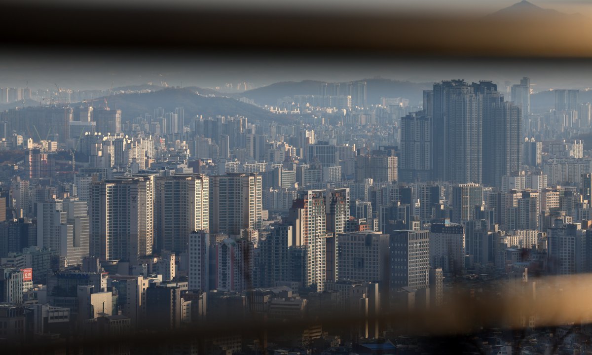 사진은 15일 남산에서 바라본 서울 시내 아파트 단지 모습. 2024.12.15 뉴시스