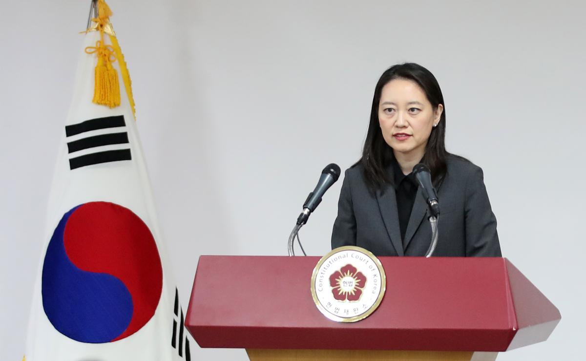 이진 헌법재판소 공보관이 16일 오후 서울 종로구 재동 헌법재판소에서 ‘윤석열 탄핵심판’ 사건 브리핑을 하고 있다. 뉴스1