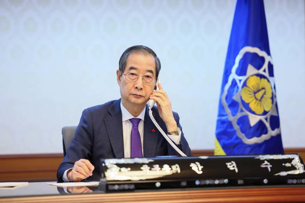 한덕수 대통령 권한대행 겸 국무총리가 15일 오전 조 바이든 美 대통령과 통화하고 있다. (사진=총리실 제공) 2024.12.15.