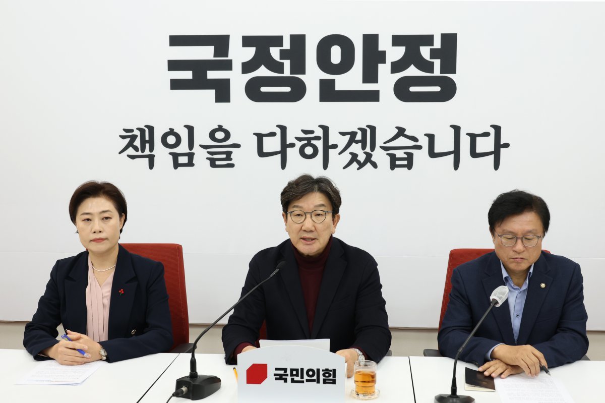 국민의힘 권성동 대표 권한대행 겸 원내대표가 22일 오전 서울 여의도 국회에서 현안 관련 기자간담회를 하고 있다. 뉴스1