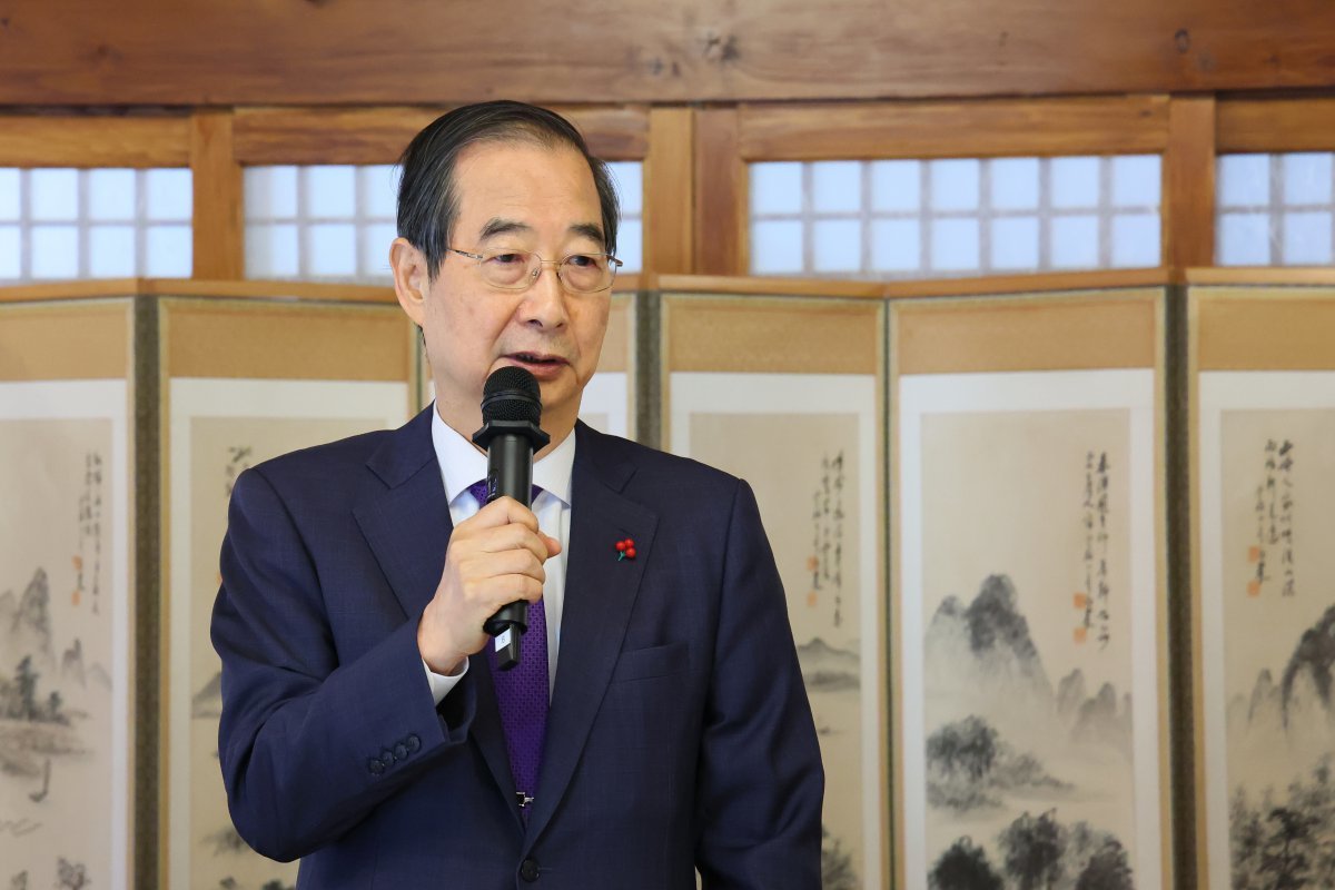 한덕수 대통령 권한대행 겸 국무총리가 23일 서울 종로구 국무총리 공관에서 열린 경제 6단체 오찬 간담회에서 인사말 하고 있다. 국무총리실 제공