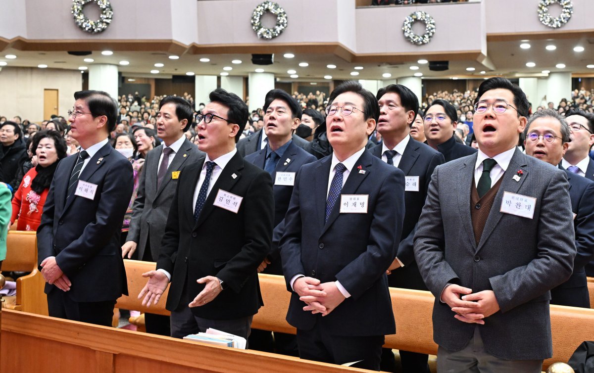 이재명 더불어민주당 대표가 25일 서울 여의도 순복음교회에서 성탄예배를 드리고 있다. 사진=순복음교회 제공