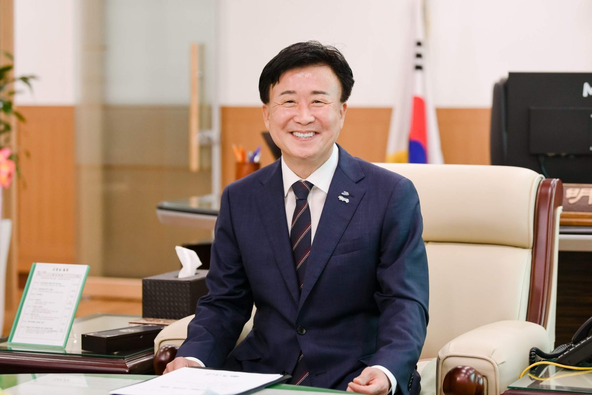 정기명 전남 여수시장이 2026 여수 세계섬박람회에 대한 비전과 운영계획을 설명하며 여수를 해양 관광 중심지로 발전시키고 싶다는 포부를 밝혔다. 여수시 제공