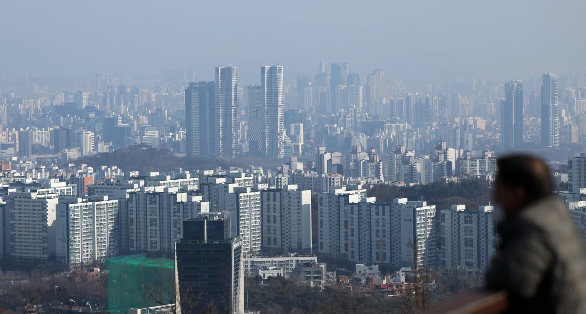 사진은 이날 서울 남산에서 바라본 아파트 단지 모습. 뉴스1