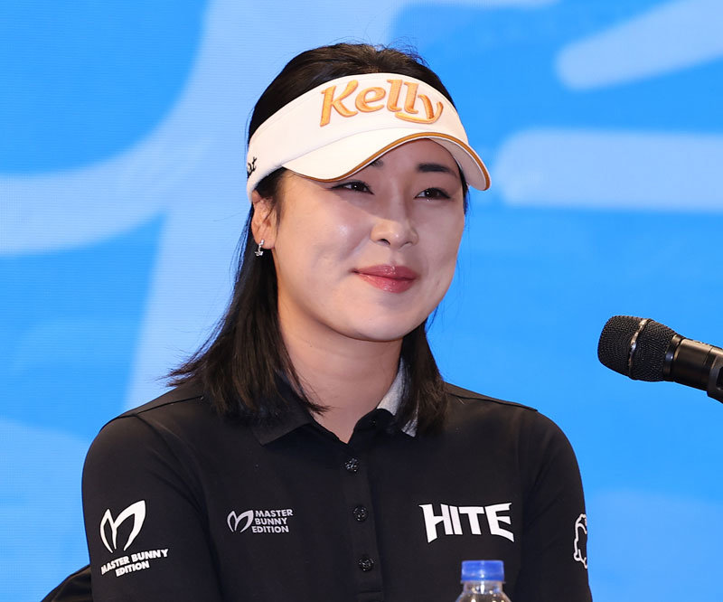 윤이나가 26일 기자회견에서 새해 미국여자프로골프(LPGA)투어 데뷔 목표를 신인왕 수상이라고 했다. 뉴스1