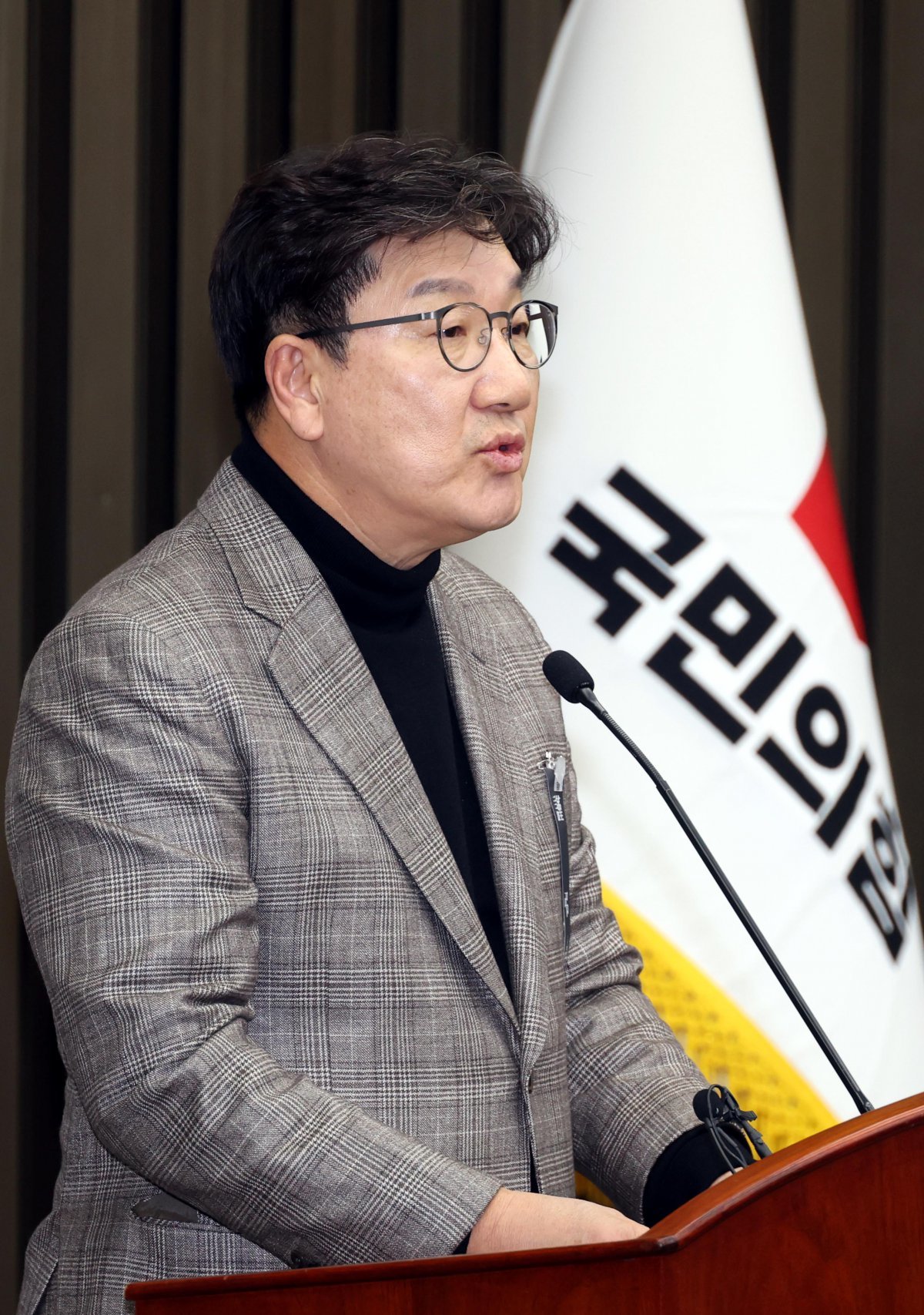 권성동 국민의힘 원내대표가 4일 오후 서울 여의도 국회에서 열린 비상 의원총회에서 발언을 하고 있다. 2025.01.04. 뉴시스.