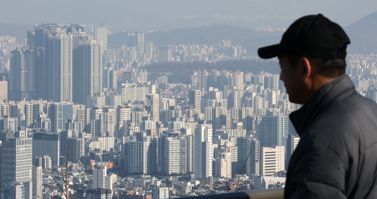 서울 남산에서 바라본 아파트 단지들. 2025.1.2 ⓒ News1