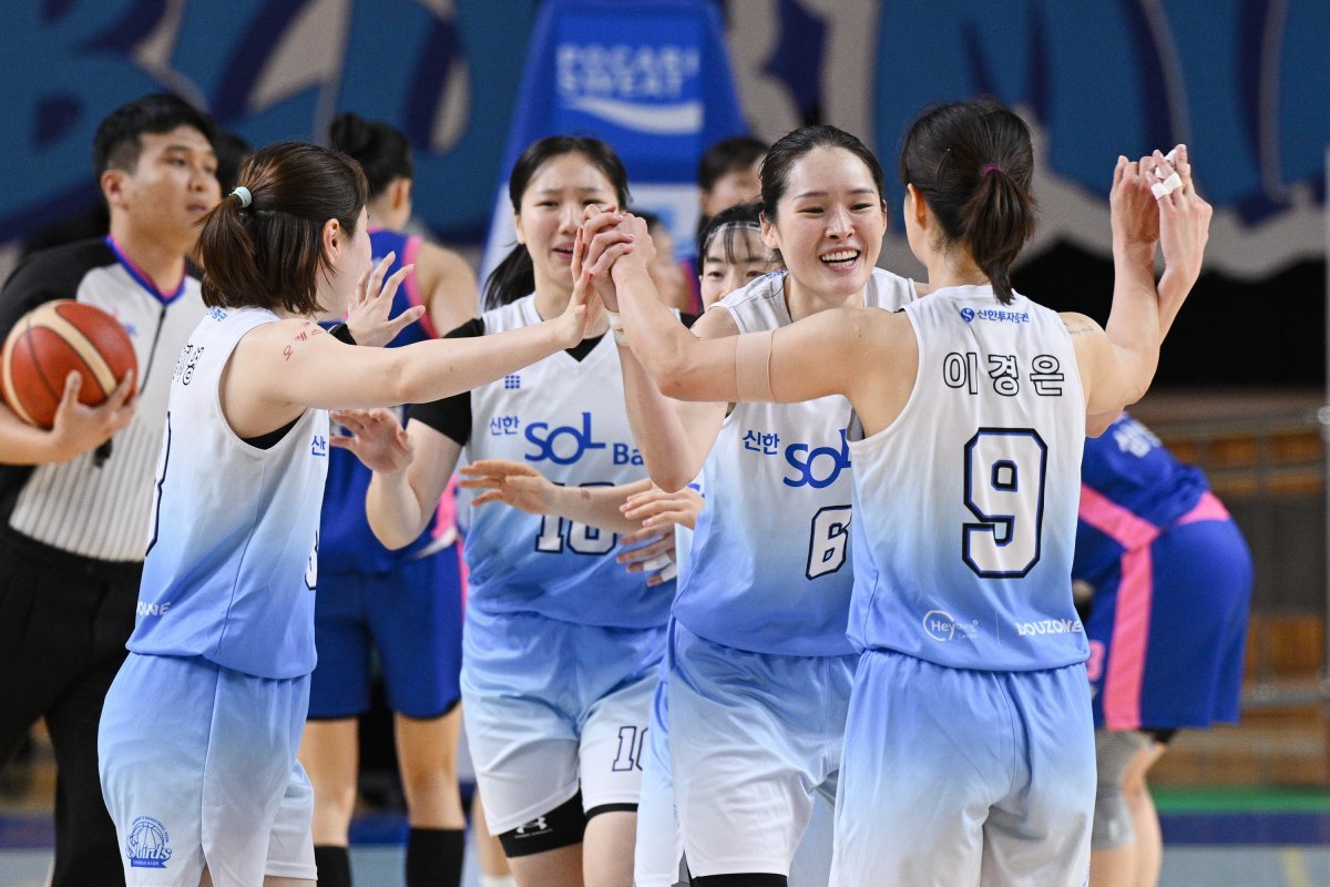 여자농구 신한은행이 삼성생명을 꺾었다. WKBL 제공