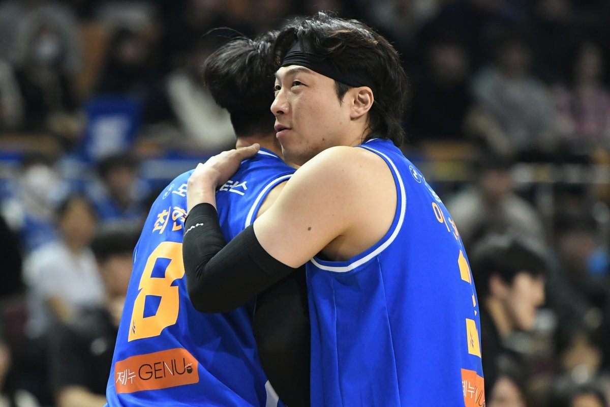 서울 삼성이 부산 KCC를 꺾고 연패 사슬을 끊었다. KBL 제공