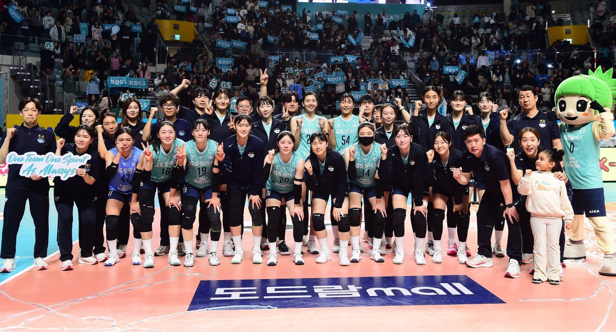 GS Caltex players broke their 14-game losing streak. Provided by Korea Volleyball Federation