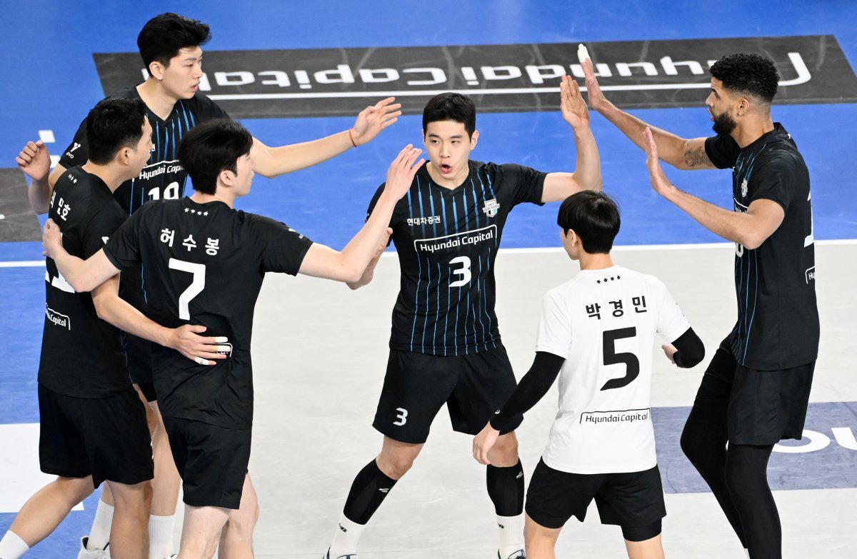 Hyundai Capital players are happy. Provided by Korea Volleyball Federation