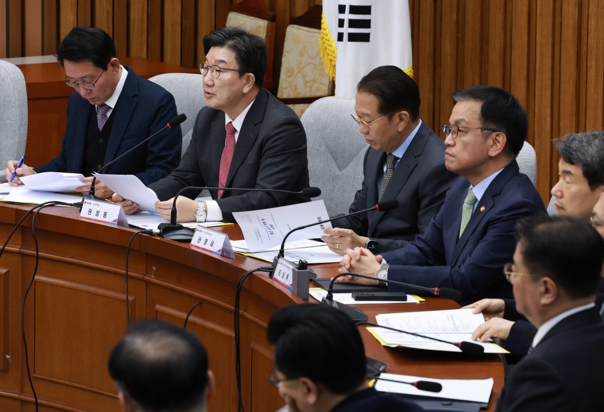 권성동 국민의힘 원내대표가 8일 서울 여의도 국회에서 열린 고위당정협의회에서 발언하고 있다. (대통령실통신사진기자단) 2025.01.08 서울=뉴시스