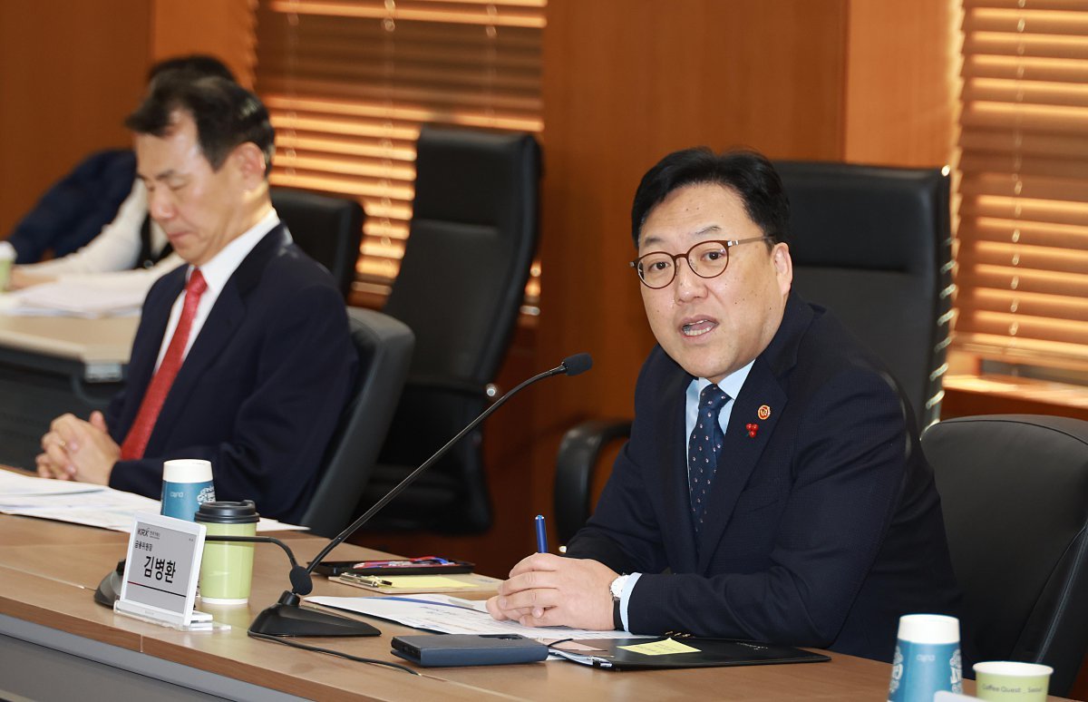 김병환 금융위원장이 26일 서울 여의도 한국거래소에서 열린 기업 밸류업 간담회에 참석해 발언하고 있다. (사진=금융위원회 제공) 2024.12.26.[서울=뉴시스]