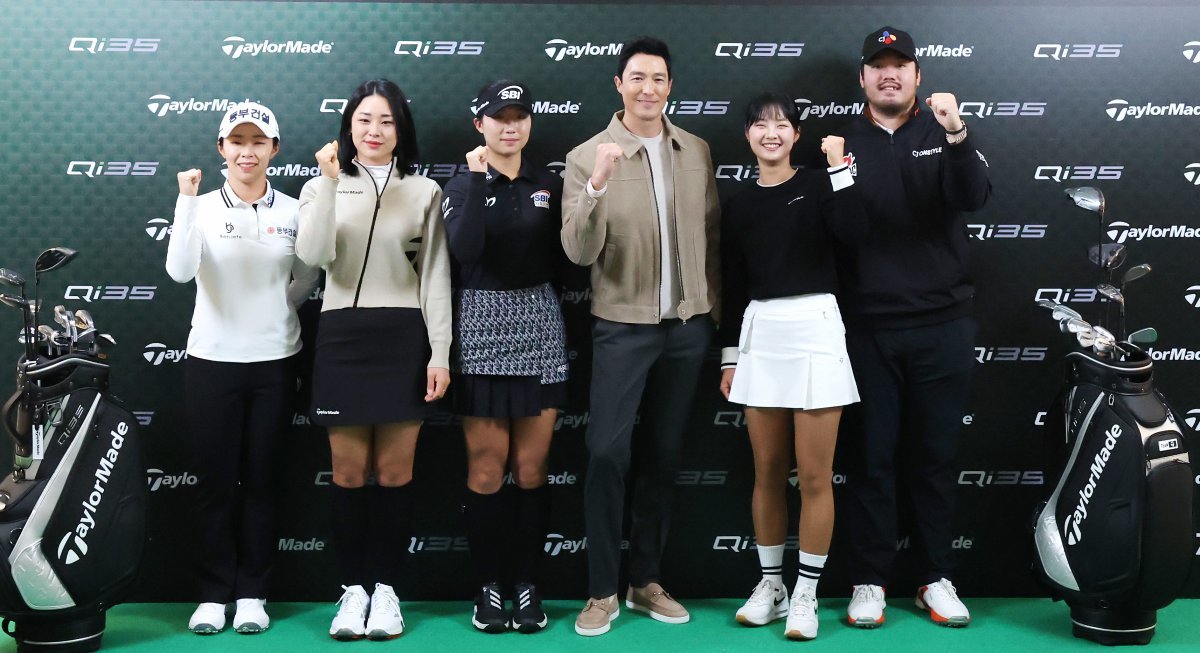 김수지(왼쪽부터), 윤이나, 이동은, 다니엘 헤니, 골프라노, 정찬민이 8일 오전 서울 중구 동대문디자인플라자 아트홀에서 열린 ‘테일러메이드 2025 언락 인비테이셔널’ 신제품 Qi35 시리즈 론칭행사에서 포토타임을 갖고 있다.  2025.1.8/뉴스1