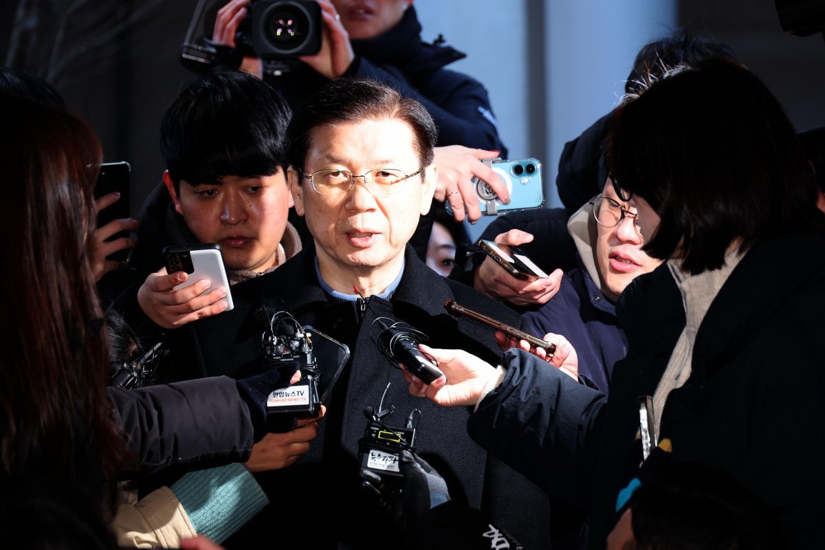 윤석열 대통령에 대한 고위공직자범죄수사처의 체포영장 집행을 저지한 박종준 대통령 경호처장이 10일 오전 서울 서대문구 국가수사본부로 출석하며 취재진 질문에 답하고 있다. (공동취재) 2025.01.10.[서울=뉴시스]