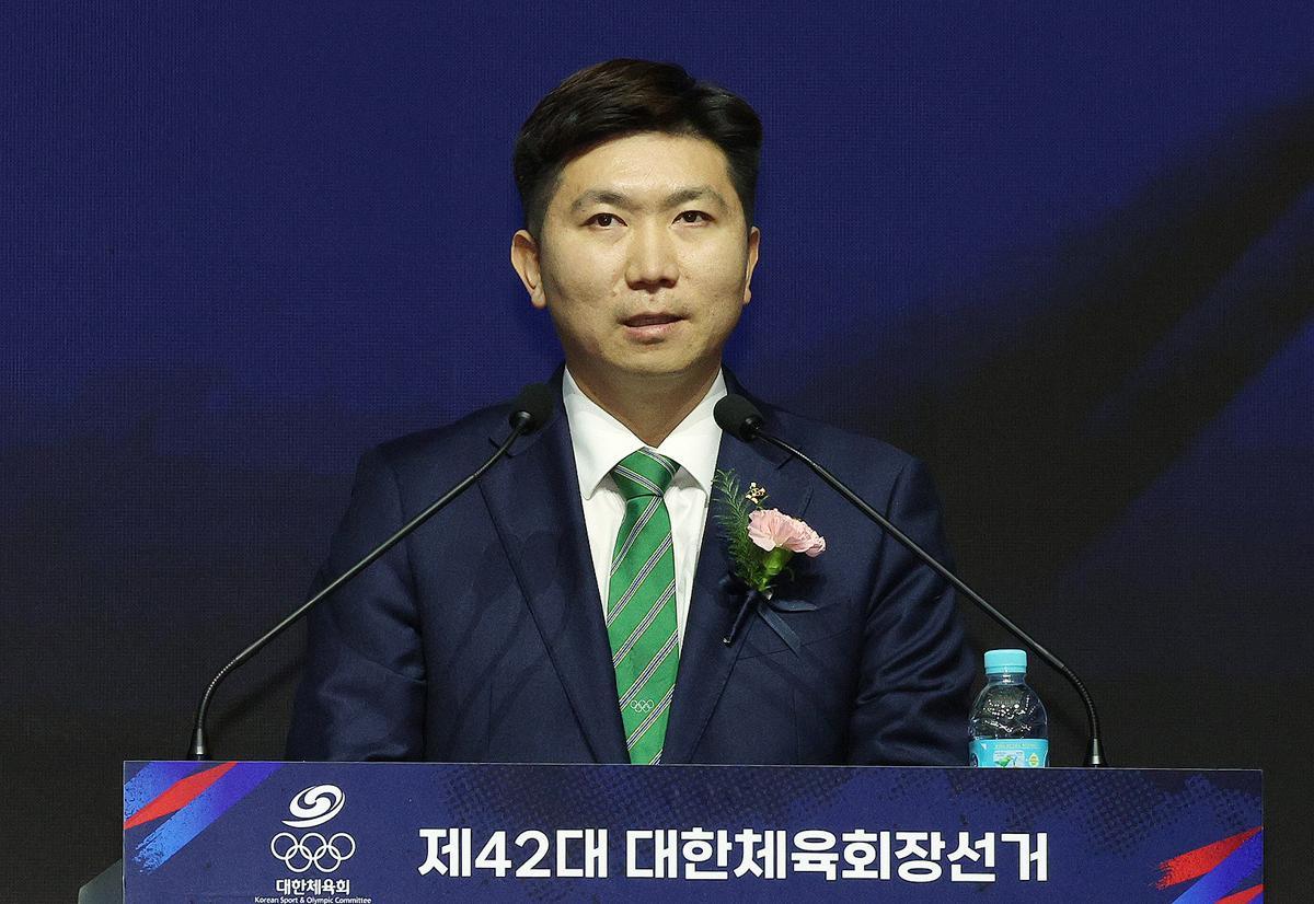 Candidate Seung-min Yoo is giving a political statement prior to the 42nd Korean Sports Council election held at the Olympic Hall in Olympic Park, Songpa-gu, Seoul on the afternoon of the 14th. 2025.1.14/News 1