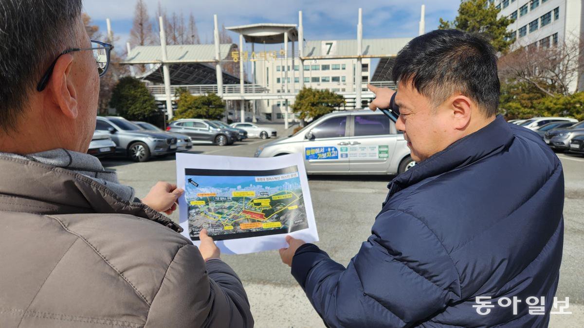 6일 오후 동명대 관계자가 부산 남구 동명대 캠퍼스 내 UBRC 조성 부지를 가리키고 있다. 부산=김화영 기자 run@donga.com