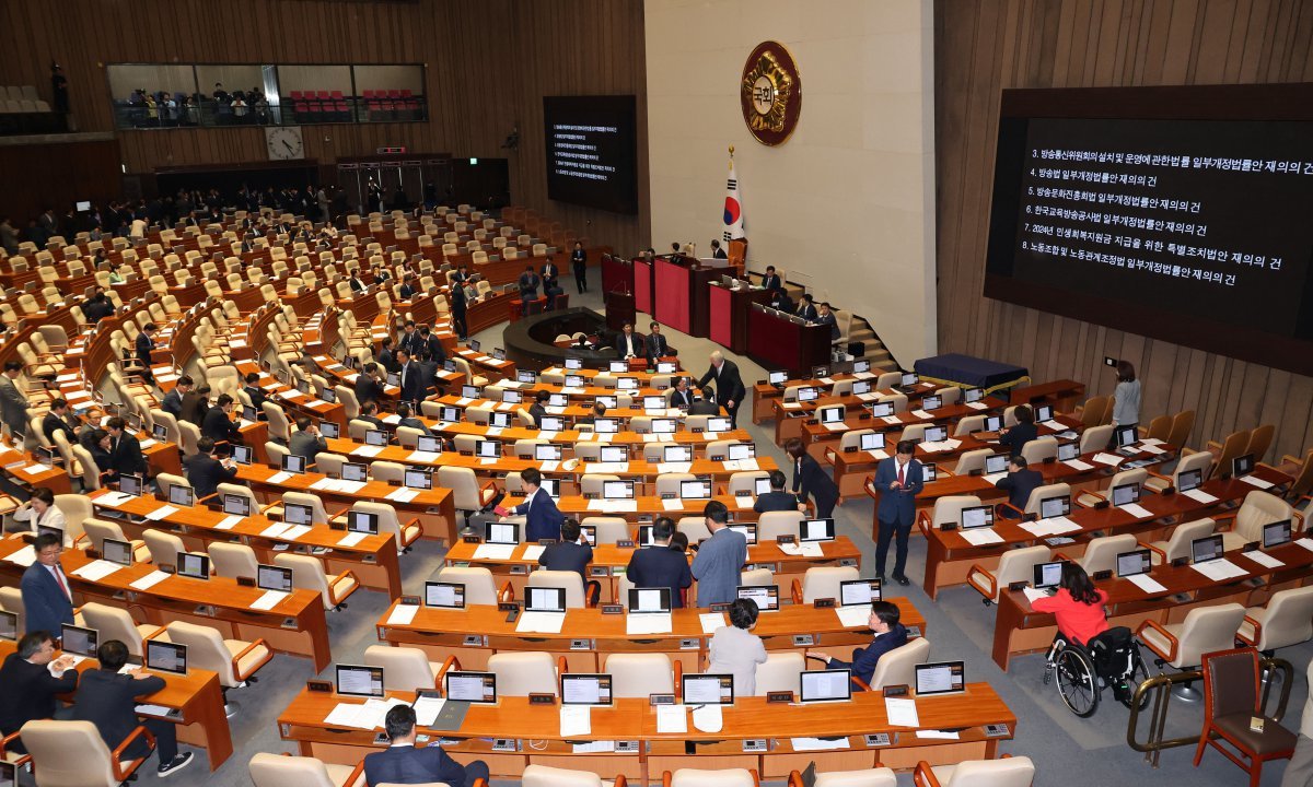 26일 오후 서울 여의도 국회에서 열린 제418회국회(정기회) 제9차 본회의에서 방송 4법과 ‘전 국민 25만원 지원법’(민생회복지원금지급 특별조치법), ‘노란봉투법’(노동조합·노동관계조정법 개정안)에 대한 재표결이 진행되고 있다. 2024.09.26. 서울=뉴시스