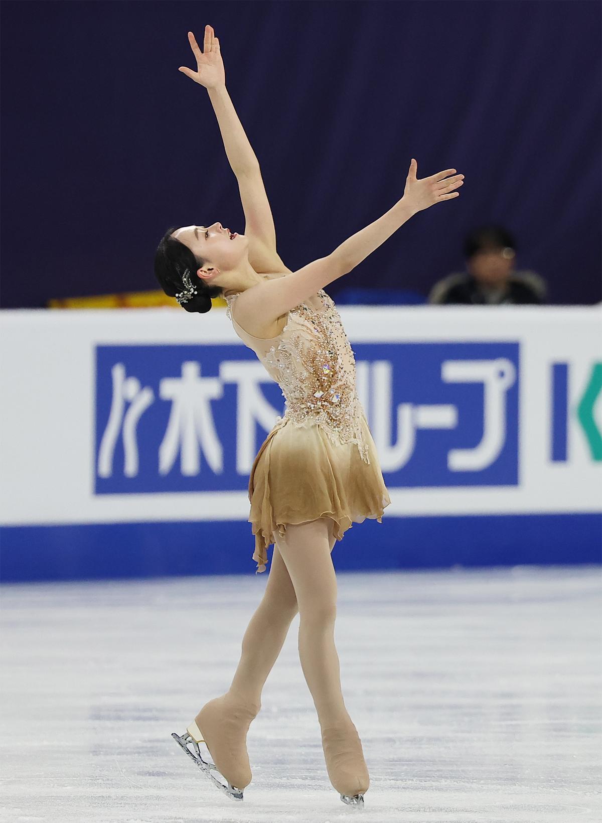 엄마가 만든 옷 입고… 또 우승 김채연이 23일 서울 목동아이스링크에서 열린 국제빙상경기연맹(ISU) 피겨스케이팅 4대륙선수권대회에서 여자 싱글 프리스케이팅 연기를 펼치고 있다. 2025 하얼빈 겨울 아시안게임 금메달리스트인 김채연은 4대륙선수권에서 개인 최고점(222.38점)을 작성하며 2개 대회 연속 우승을 차지했다. 뉴스1