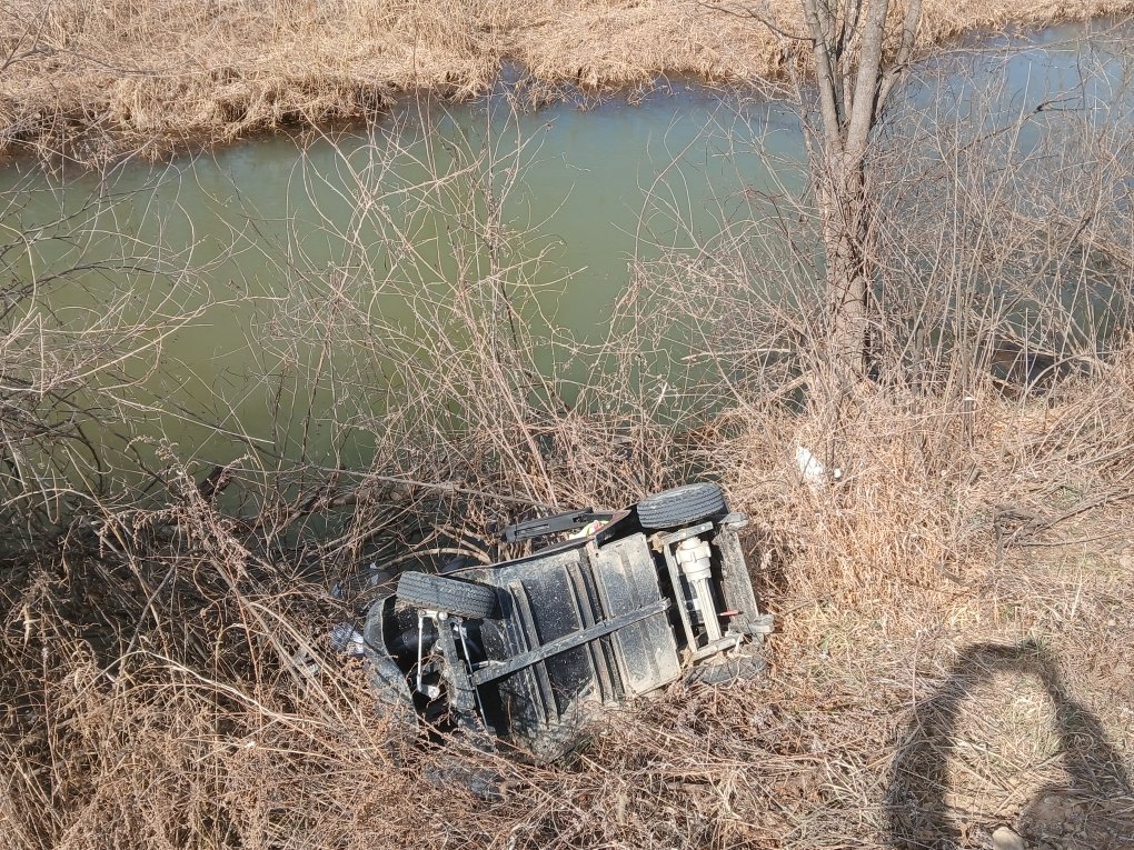 23일 오전 11시쯤 경북 상주시 중동면 한 소하천에 전동휠체어가 추락해 80대여성이 숨졌다.(경북소방본부 제공. 재판매 및 DB 금지)2025.2.24/뉴스1