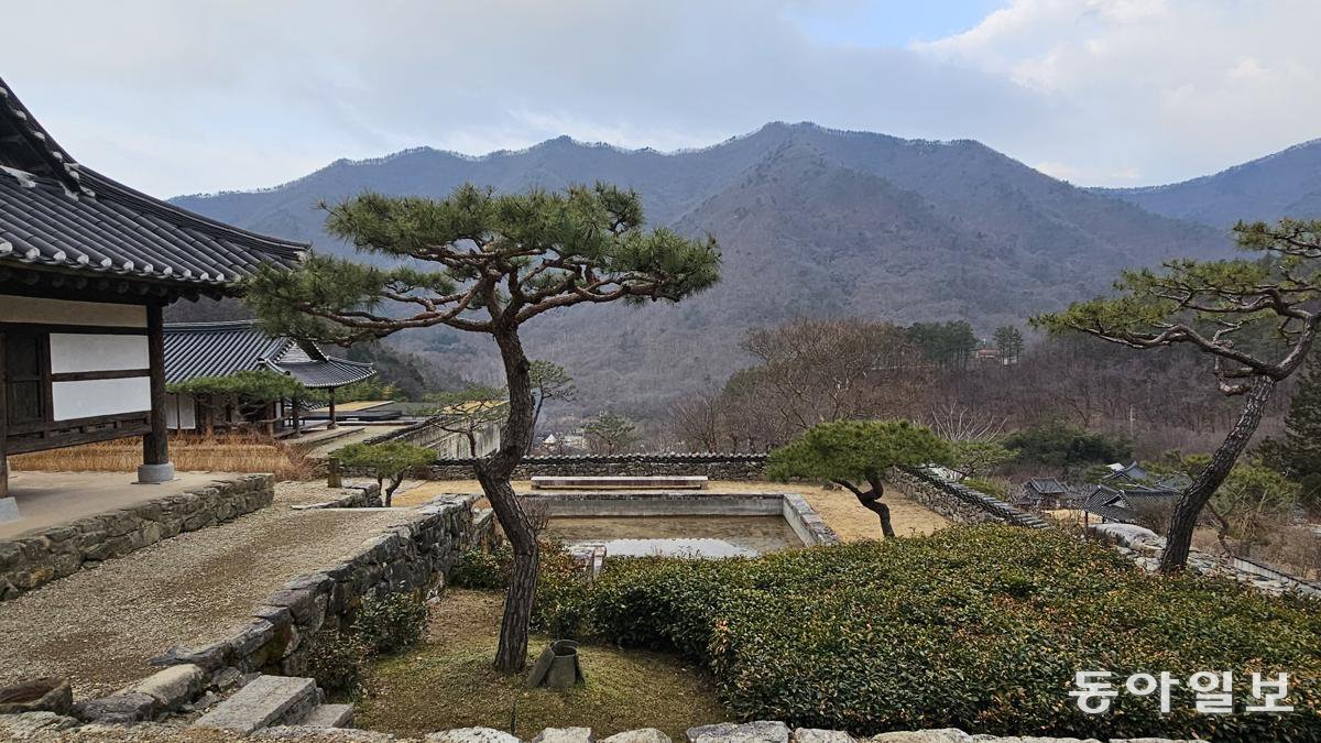 종남산이 시야에 펼쳐지는 아원고택.