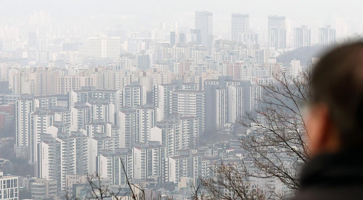 서울 남산에서 바라본 아파트 단지 모습. 2025.3.12 뉴스1