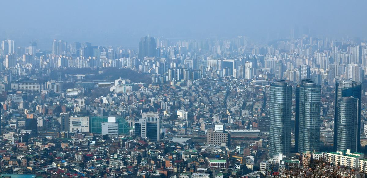 서울 남산에서 바라본 용산구·마포구 일대 모습. 2025.3.9/뉴스1