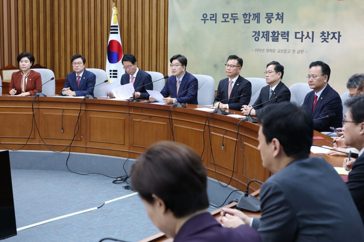 권성동 국민의힘 원내대표가 25일 오전 서울 여의도 국회에서 열린 원내대책회의에서 발언하고 있다. 2025.03.25/뉴스1