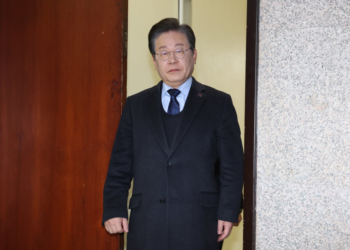 이재명 더불어민주당 대표가 31일 서울 여의도 국회로 출근하고 있다. 2025.03.31. [서울=뉴시스]